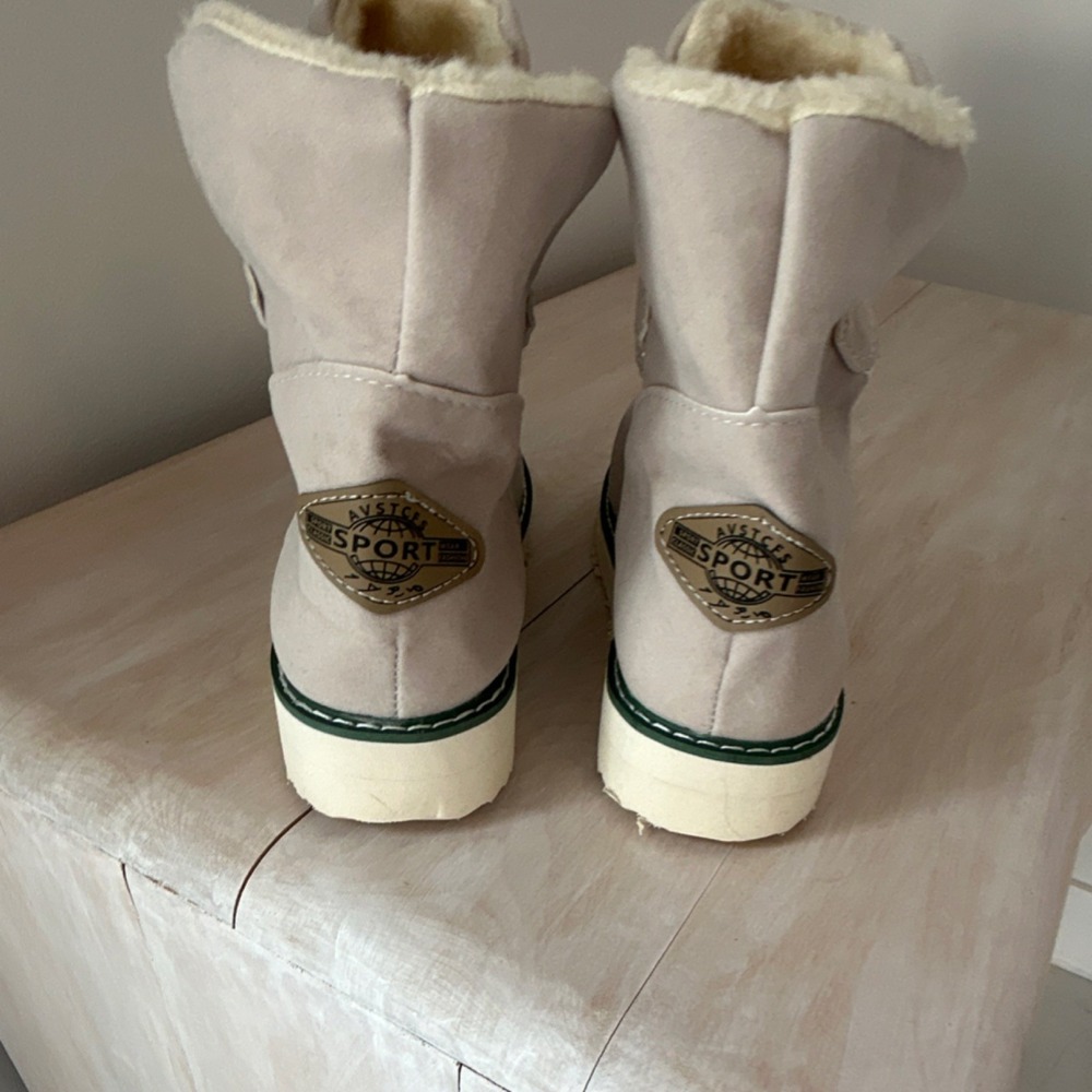 AVSTC SPORT Beige Faux Fur Lined Ankle Snow Boots Rubber Sole Synthetic Upper‎